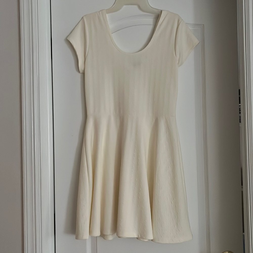 Cream colored short dress with mini sleeves. Size Large